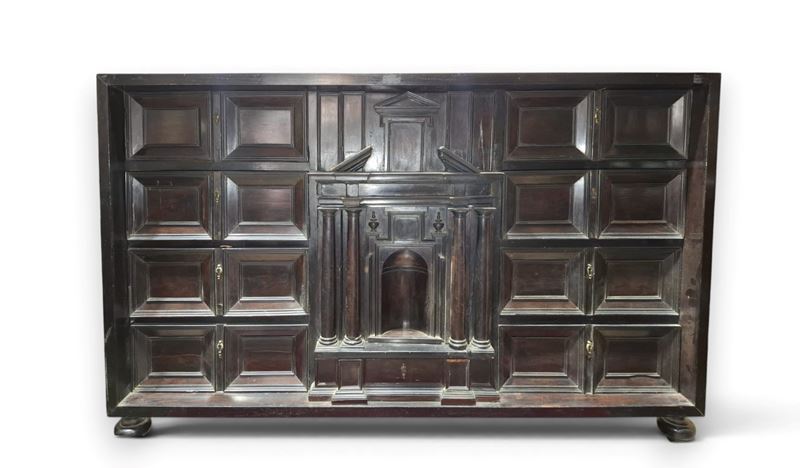 Italia, monetiere da tavolo in legno ebanizzato, XVII secolo