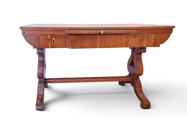 Carlo X Center Desk