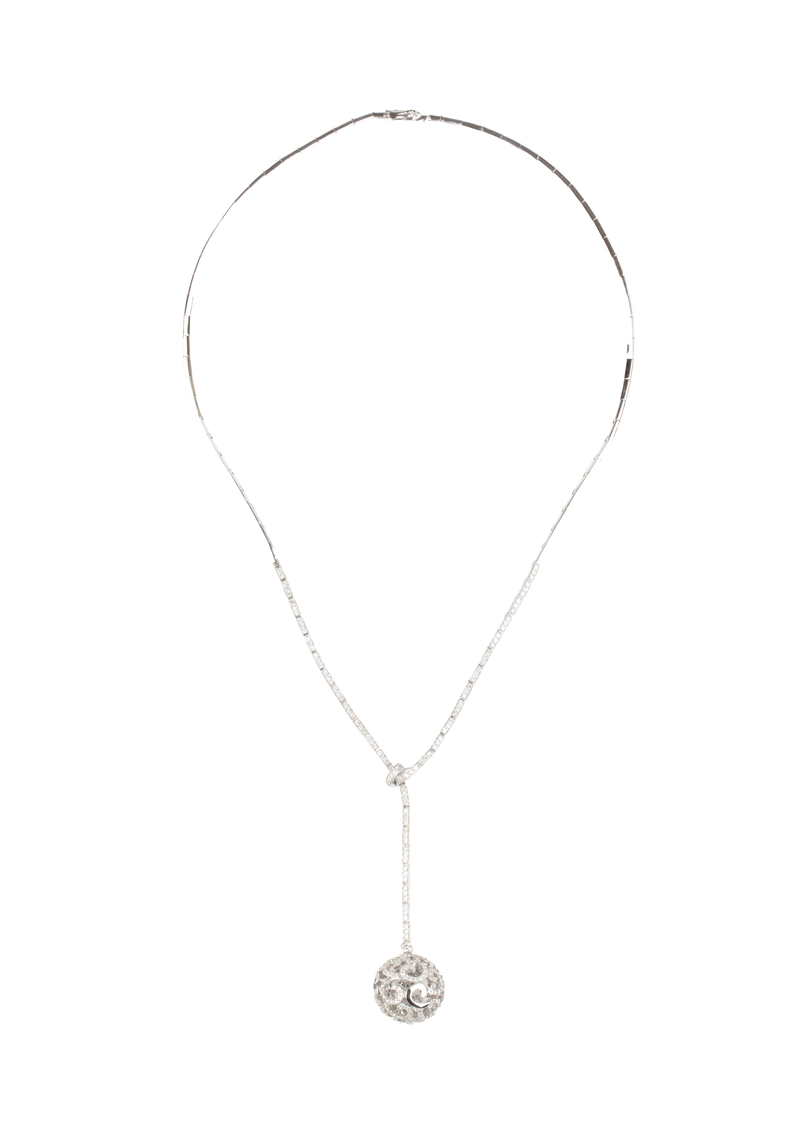 Girocollo in oro bianco 18k con diamanti e pendente a sfera traforata