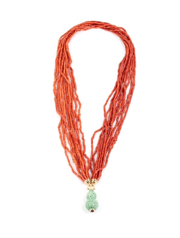 Collana in corallo Mediterraneo con pendente in giadeite 