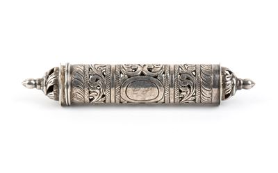Ètui in argento 925, con corpo traforato e cartiglio inciso “C.S.”
