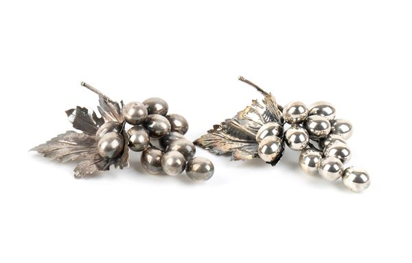 MARIO BUCCELLATI - Collezione Natura: coppia di grappoli d'uva in argento 