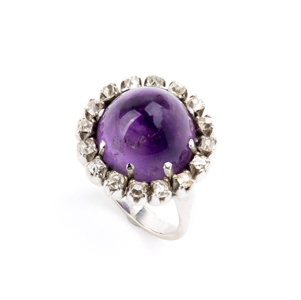 Anello in oro con ametista e diamanti