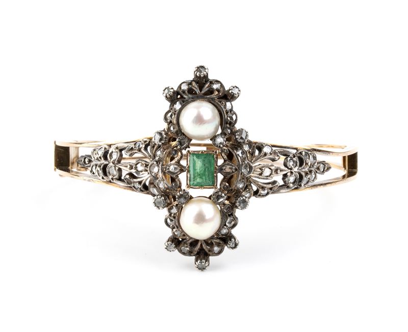 Bracciale a cerchio rigido, oro bianco 18k, smeraldo, perle e diamanti
