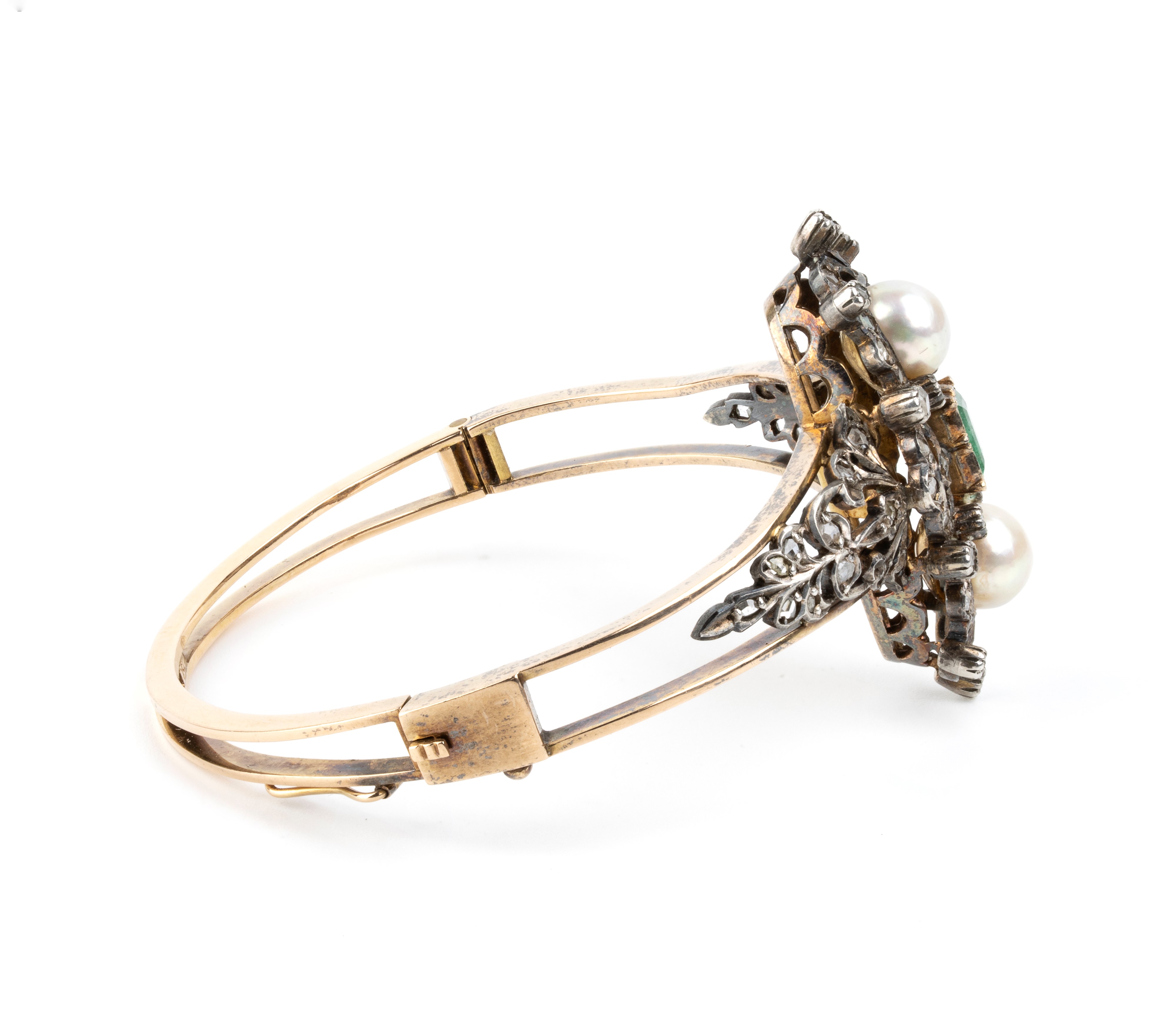 Bracciale a cerchio rigido, oro bianco 18k, smeraldo, perle e diamanti