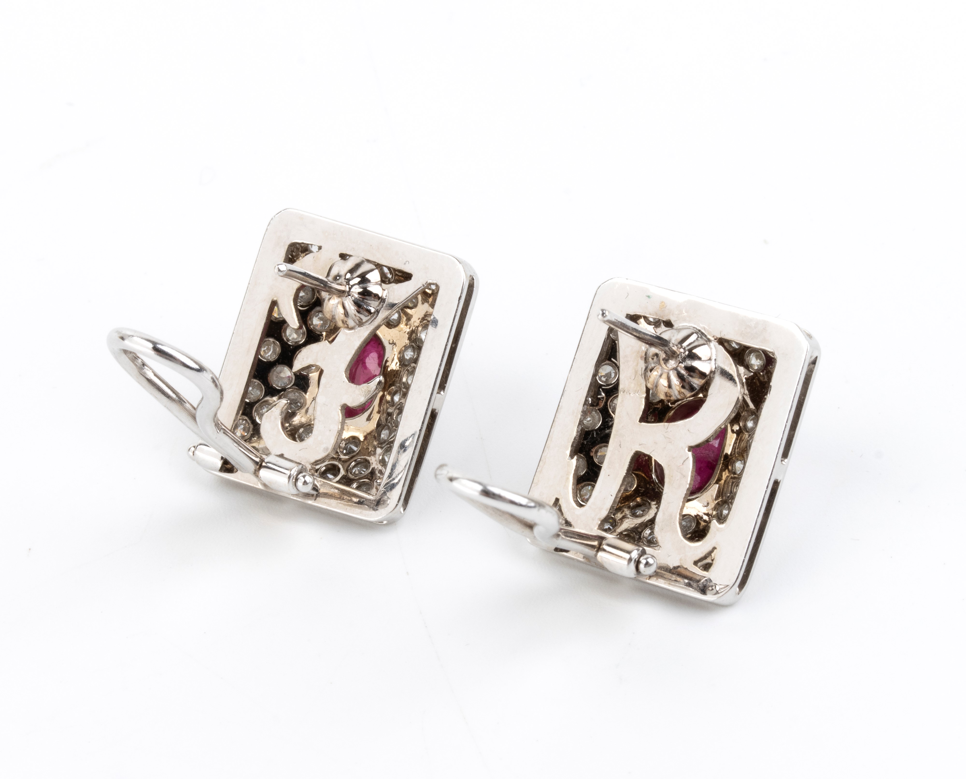 Orecchini, oro bianco 18k con rubini cabochon e diamanti pavé