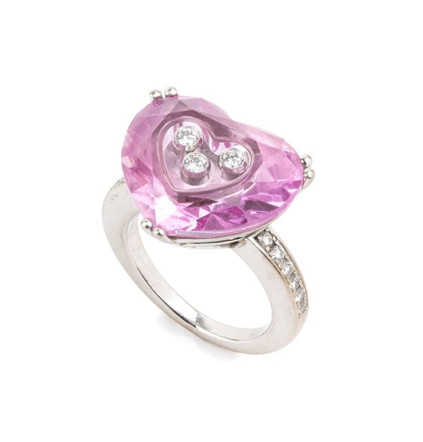 Collezione Happy Diamonds: anello a cuore in oro, diamanti e vetro