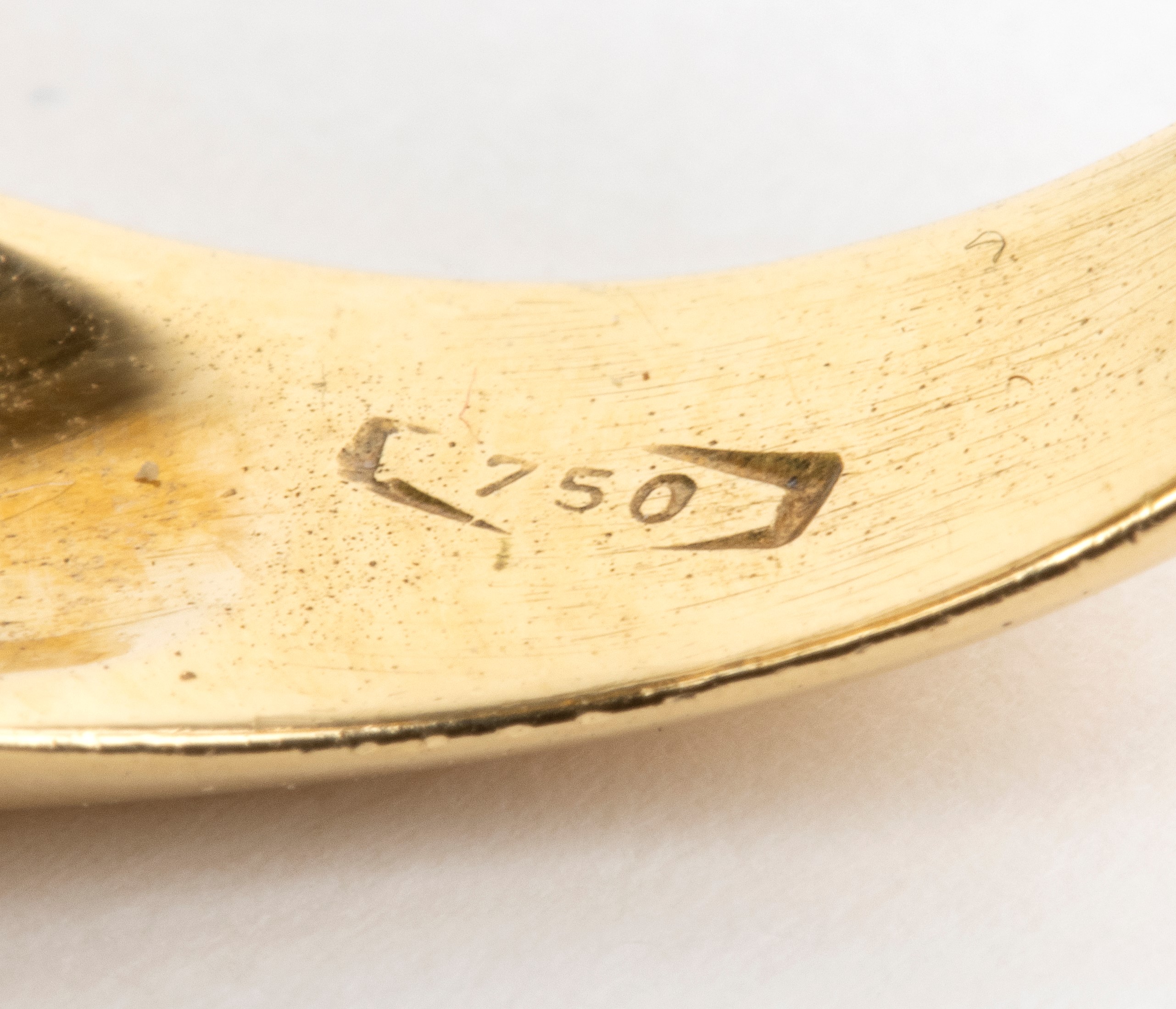 Filippo Moroni - Anello a fascia in oro giallo con smeraldi e diamanti