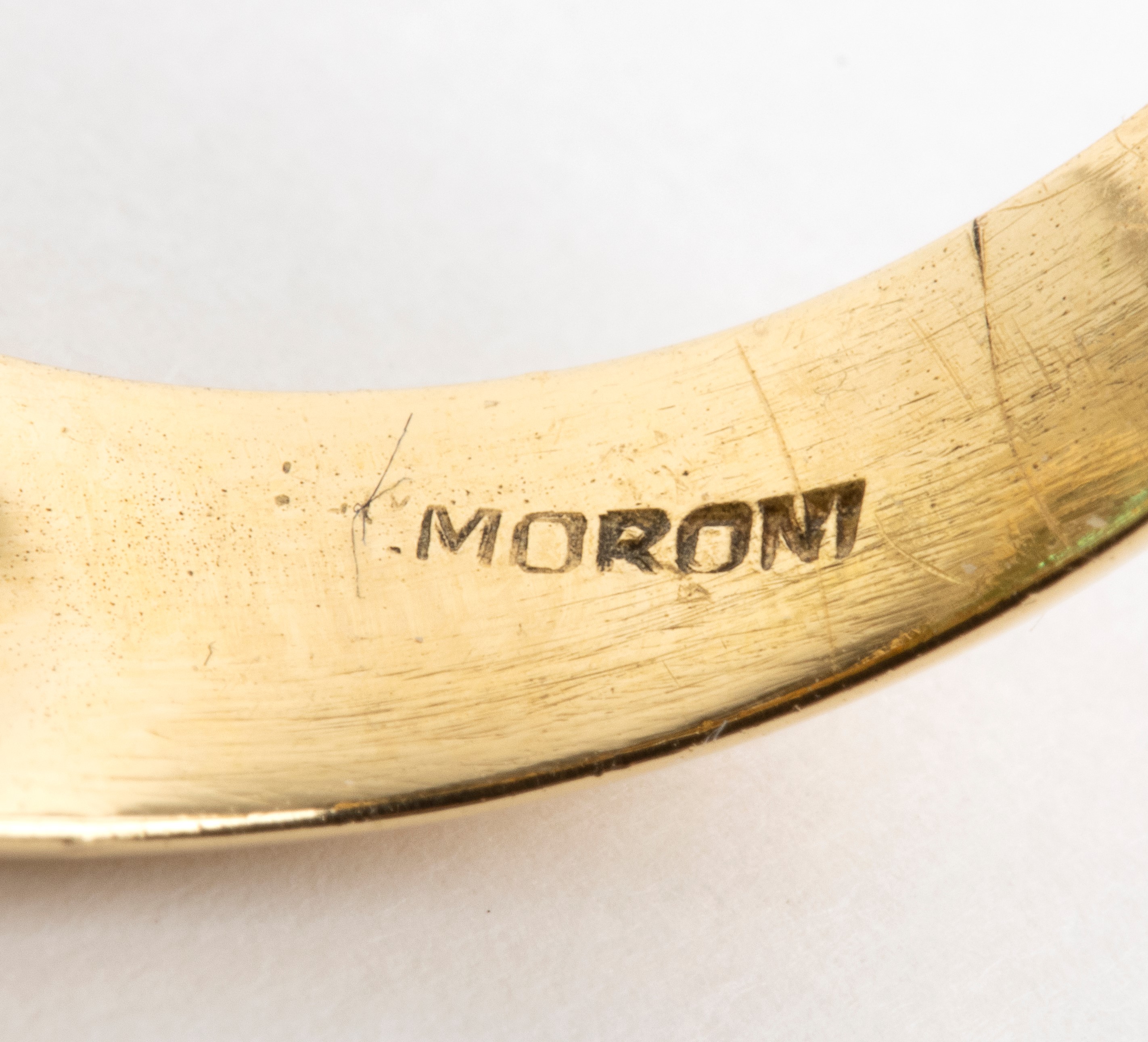 Filippo Moroni - Anello a fascia in oro giallo con smeraldi e diamanti