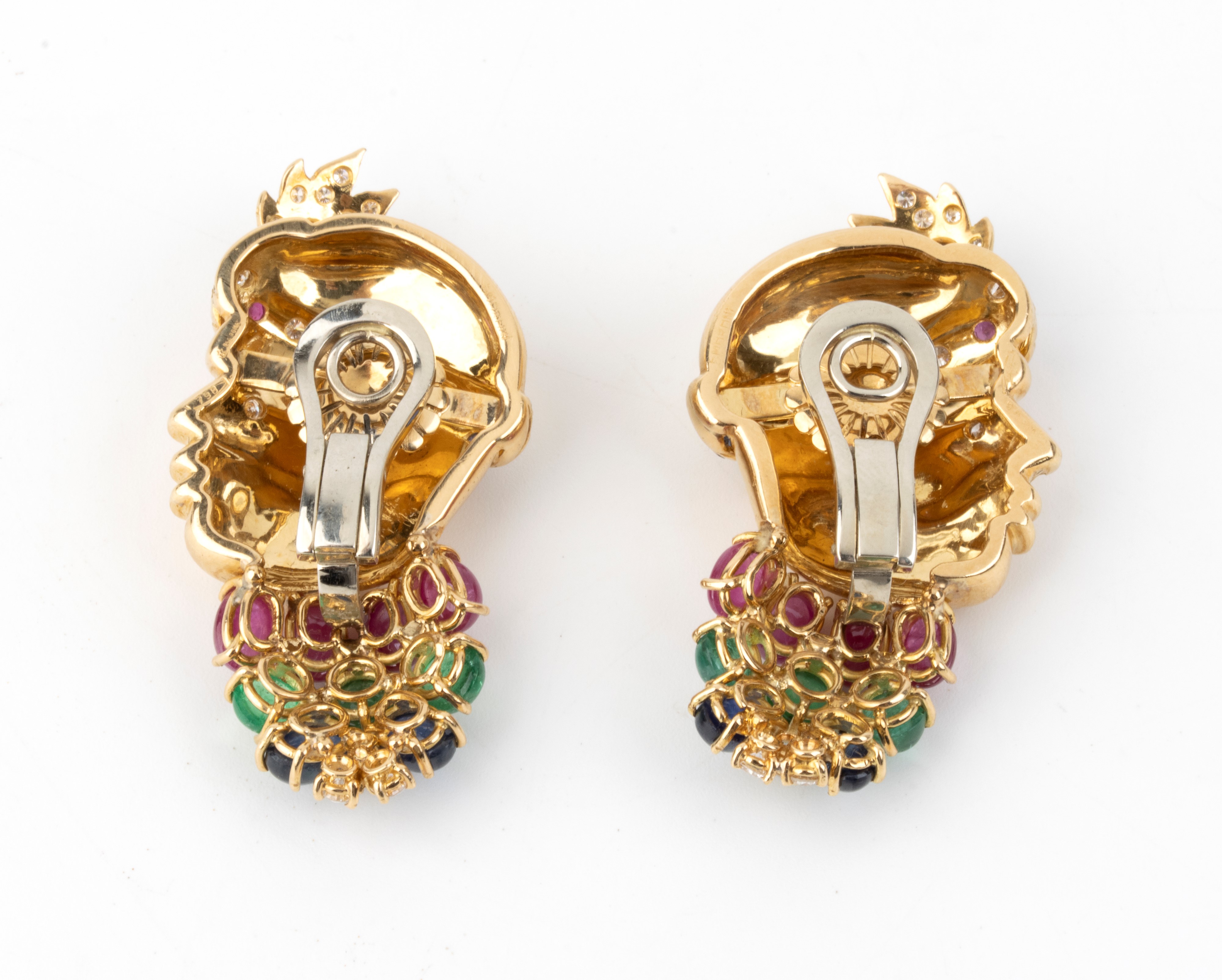 Filippo Moroni - Paio di orecchini in oro 18k con diamanti, zaffiri, rubini e smeraldi
