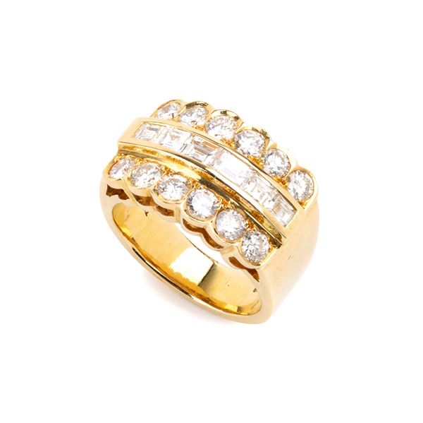 Anello a fascia in oro con diamanti   