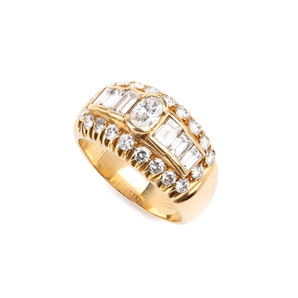 Anello in oro con diamanti    