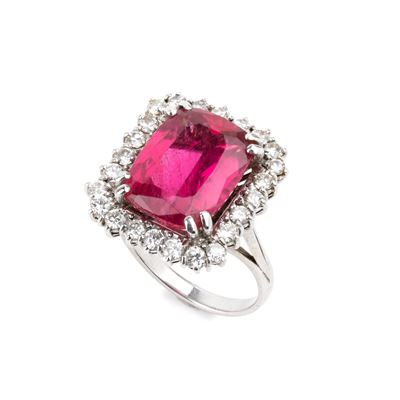 Oro bianco, Anello con tormalina rubellite e diamanti