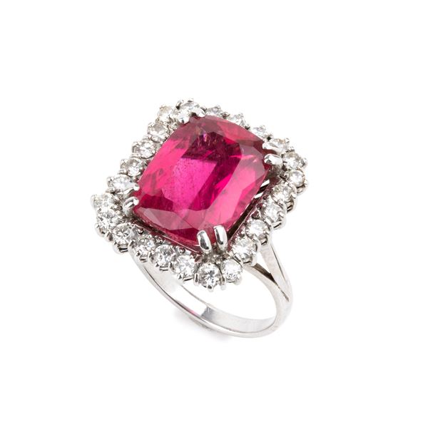 Anello in oro con tormalina e diamanti