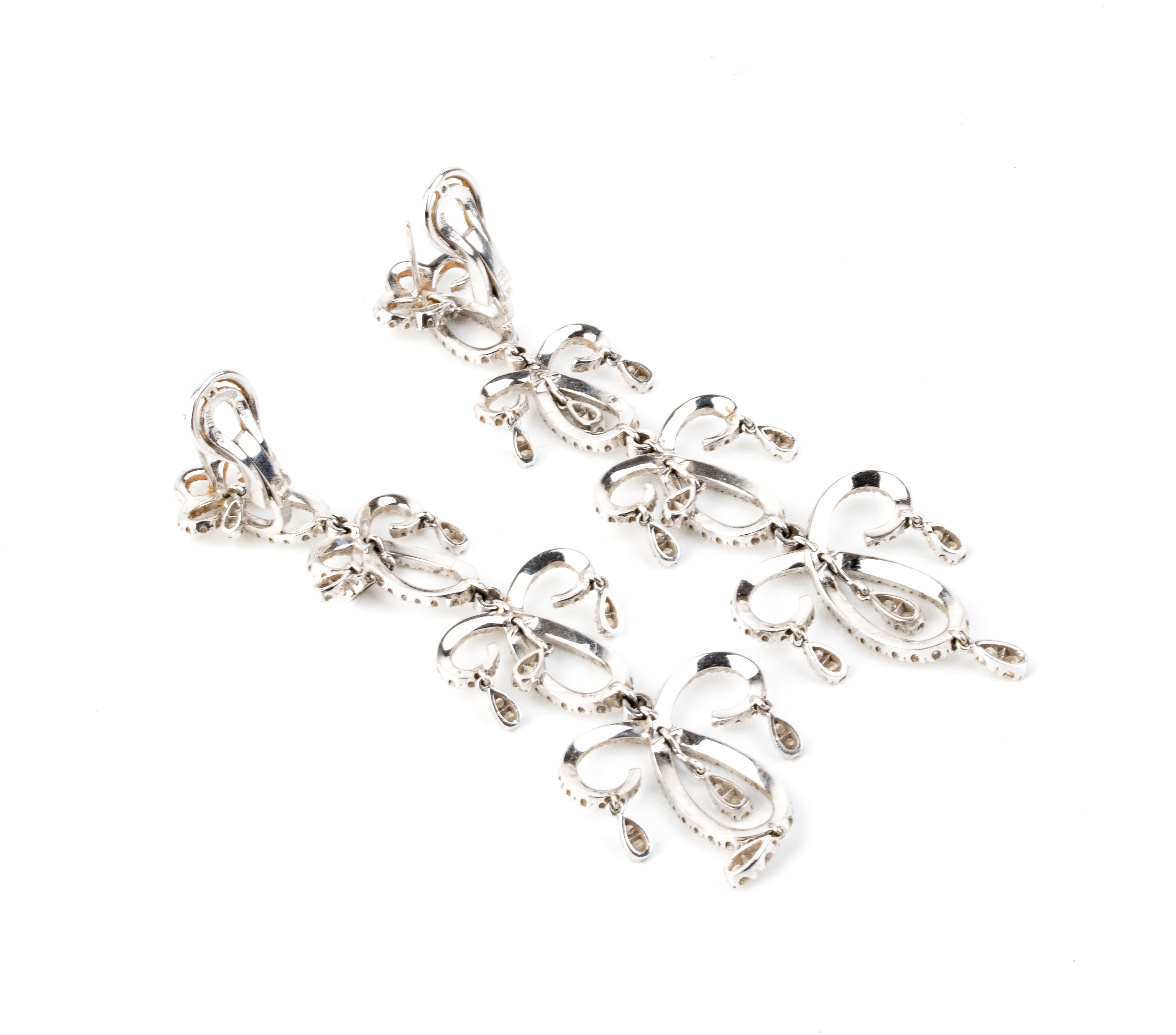 Orecchini pendenti “chandelier”, oro bianco 18k e diamanti
