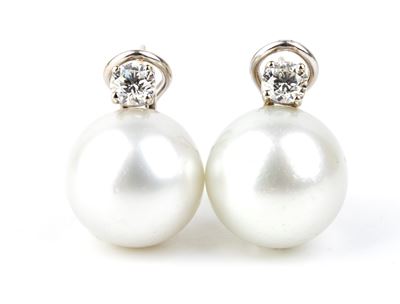 Orecchini in oro bianco 18k con perla australiana e diamante taglio brillante