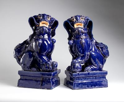 Coppia di cani di Fo, ceramica smaltata blu scuro, Cina, fine XIX-XX secolo