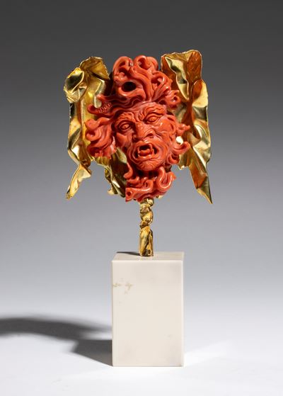 Testa di Medusa in corallo Cerasuolo e oro
