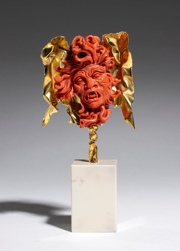 CARLO PARLATI - Important coral and gold sculpture depicting the head of Medusa