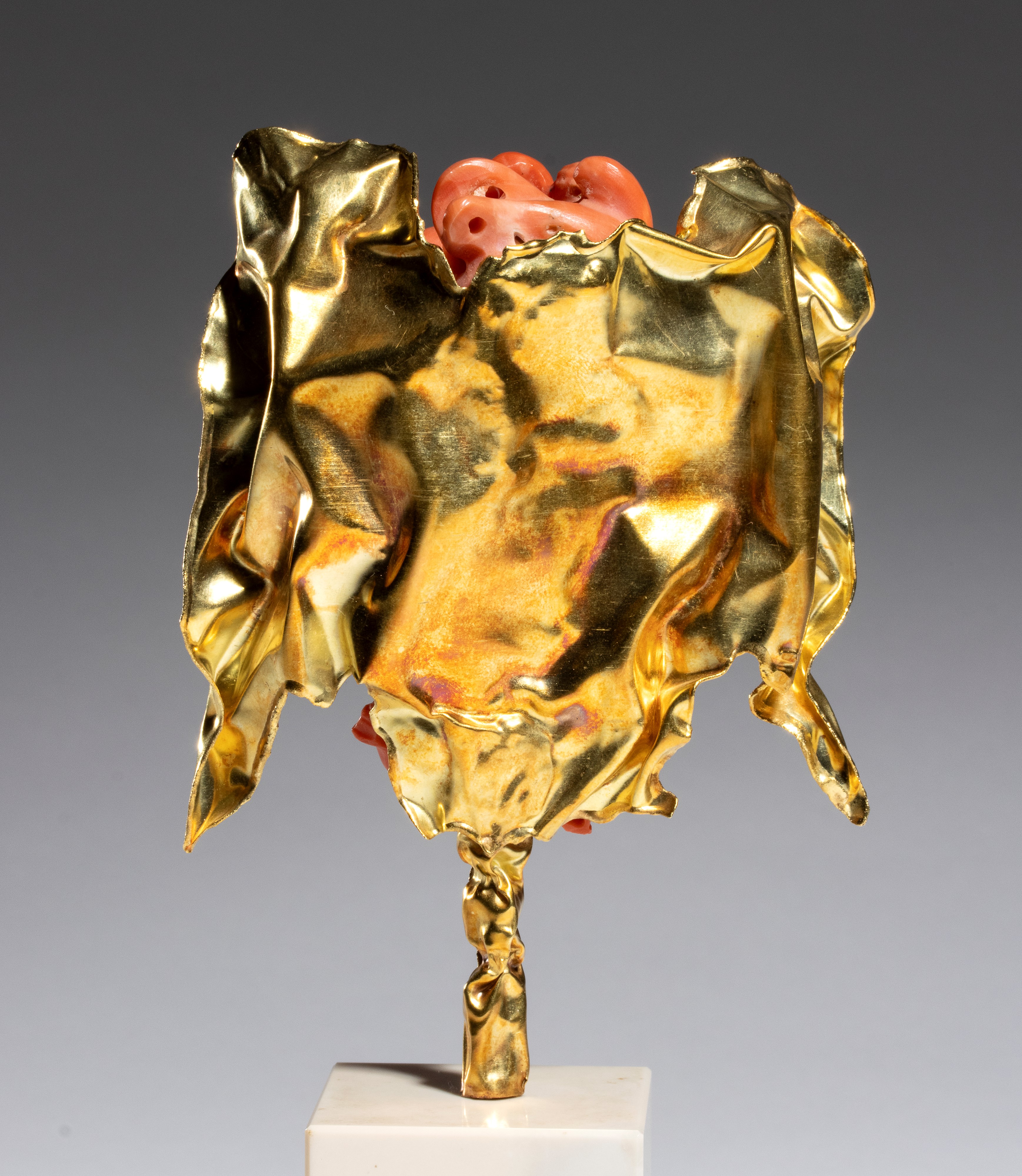 Carlo Parlati - Testa di Medusa in corallo Cerasuolo e oro