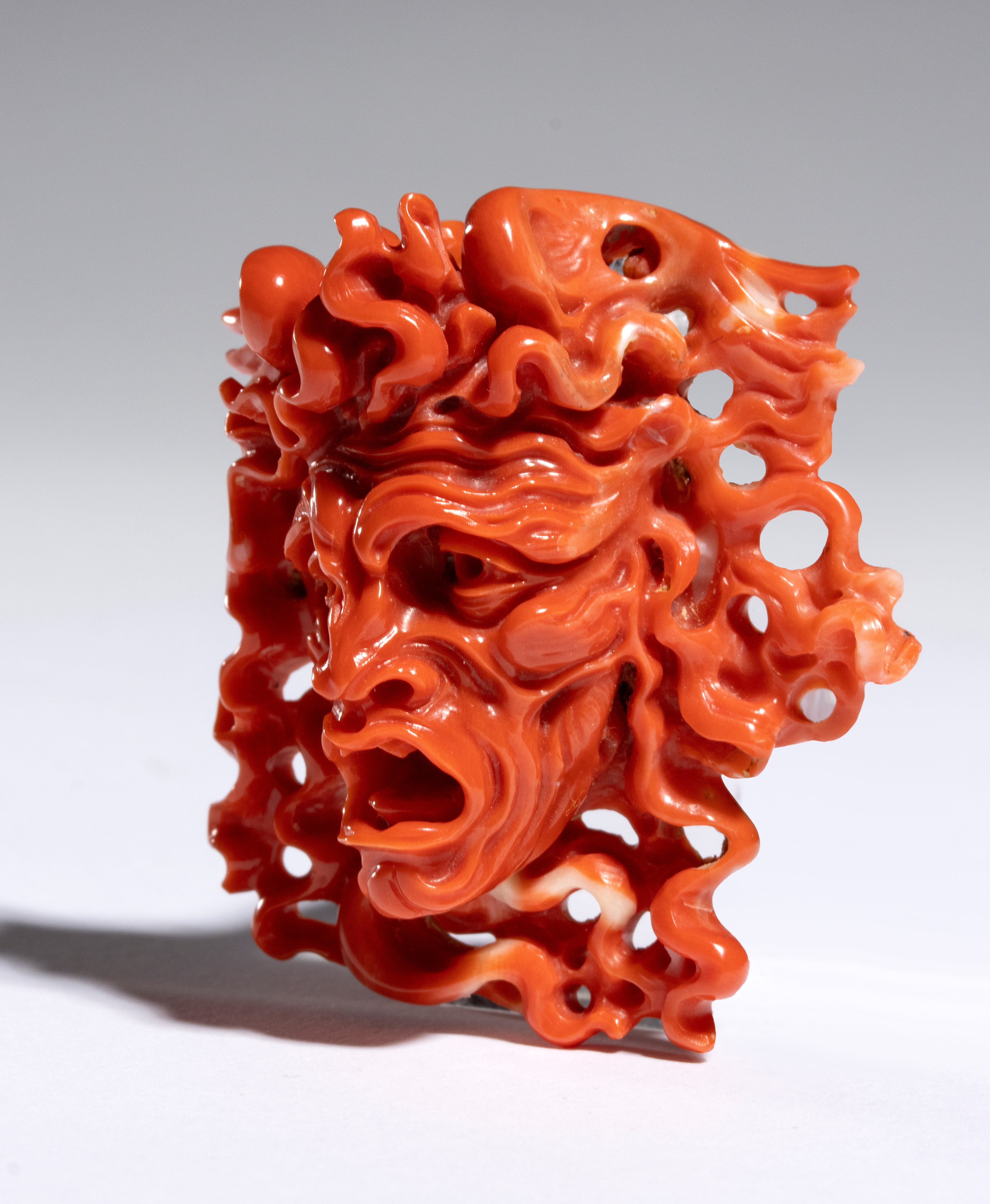 Carlo Parlati - Testa della Medusa in corallo Cerasuolo (Corallium elatius)