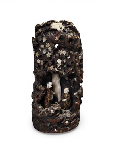 Cina, Scultura in legno scolpito con inserti in avorio e madreperla (Shibayama), fine XIX–inizio ...