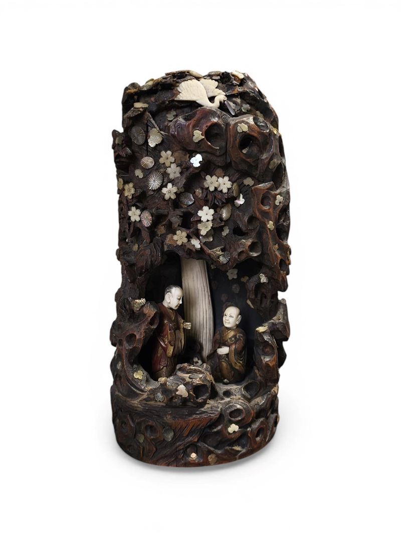 Cina, Scultura in legno scolpito con inserti in avorio e madreperla (Shibayama), fine XIX–inizio ...