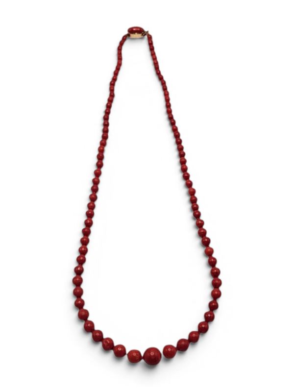 Collana di corallo con chiusura in oro giallo