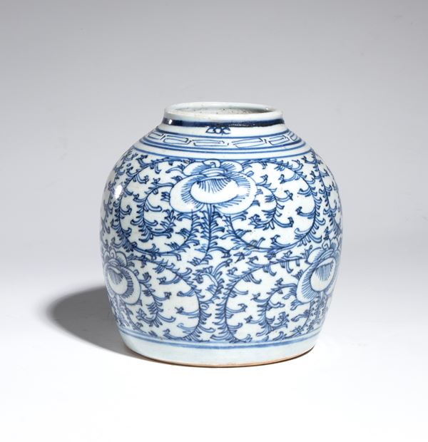  A blue and white porcelain vase. China, 20th century.