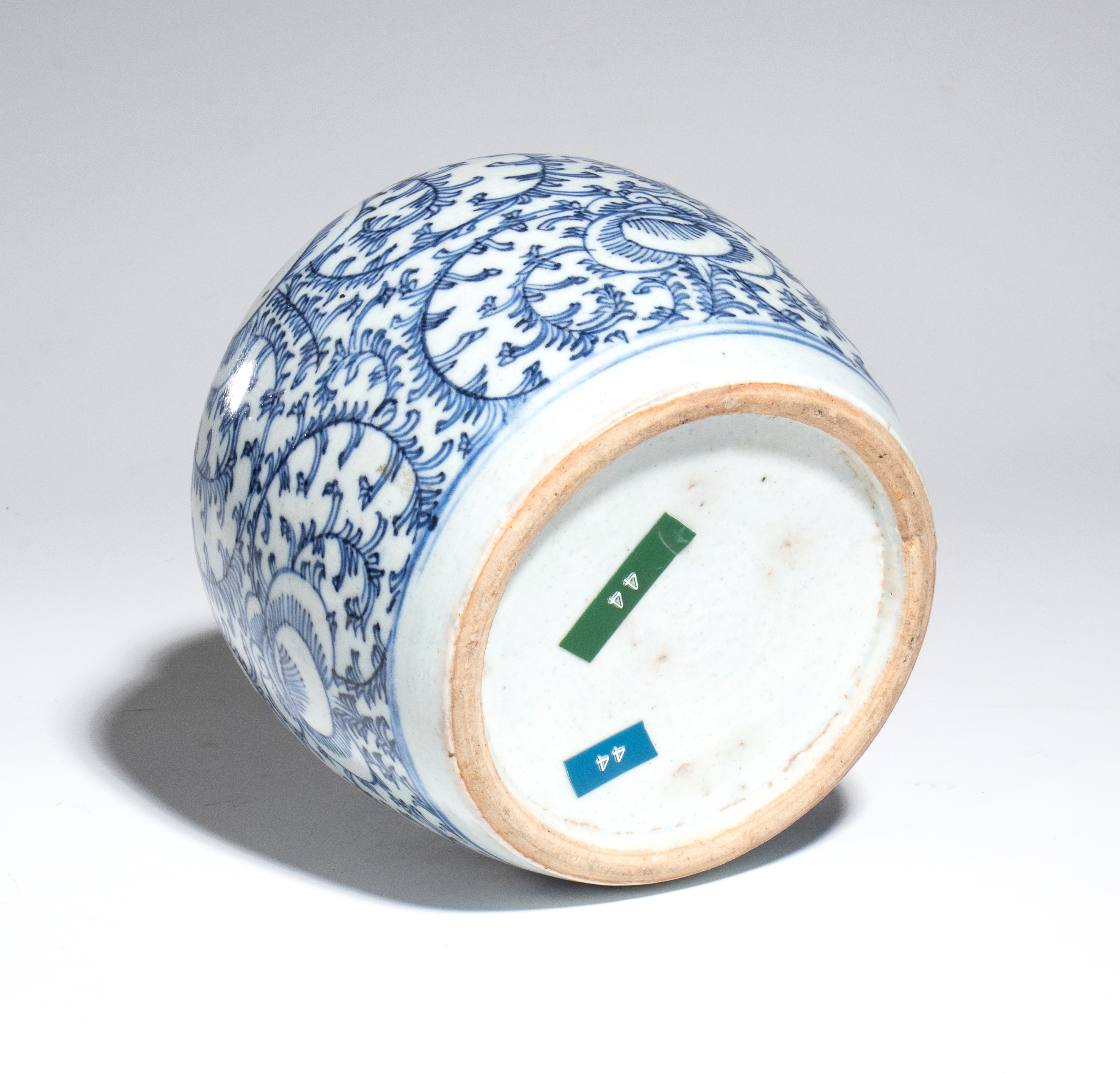 Cina, Vaso in porcellana bianco e blu, XX secolo