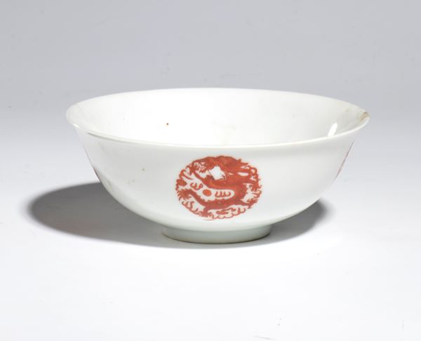 Porcelain bowl. China, 20th century