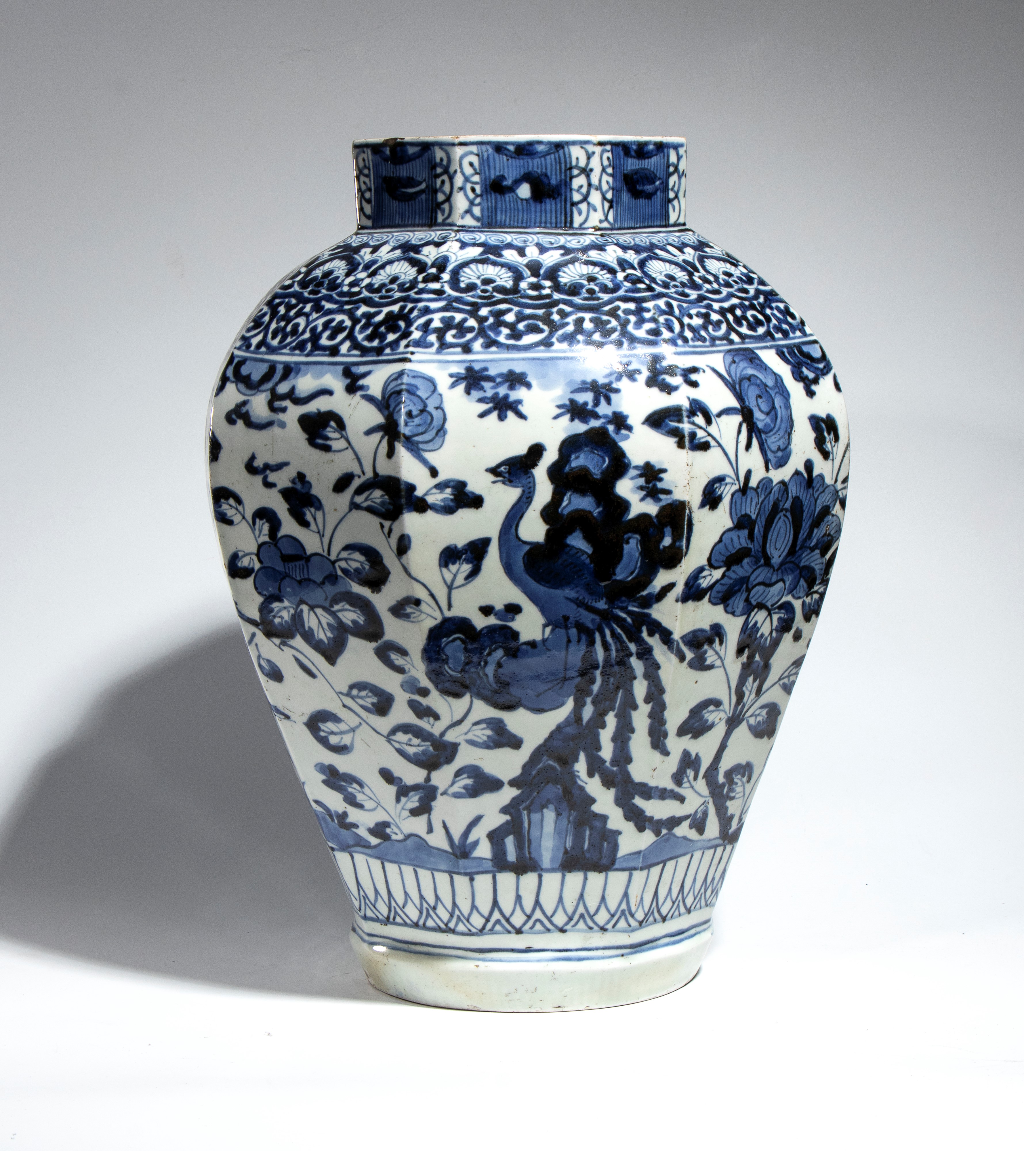 Vaso Imari, porcellana Arita bianca e blu, Giappone, Periodo Edo (XVII–XVIII secolo)