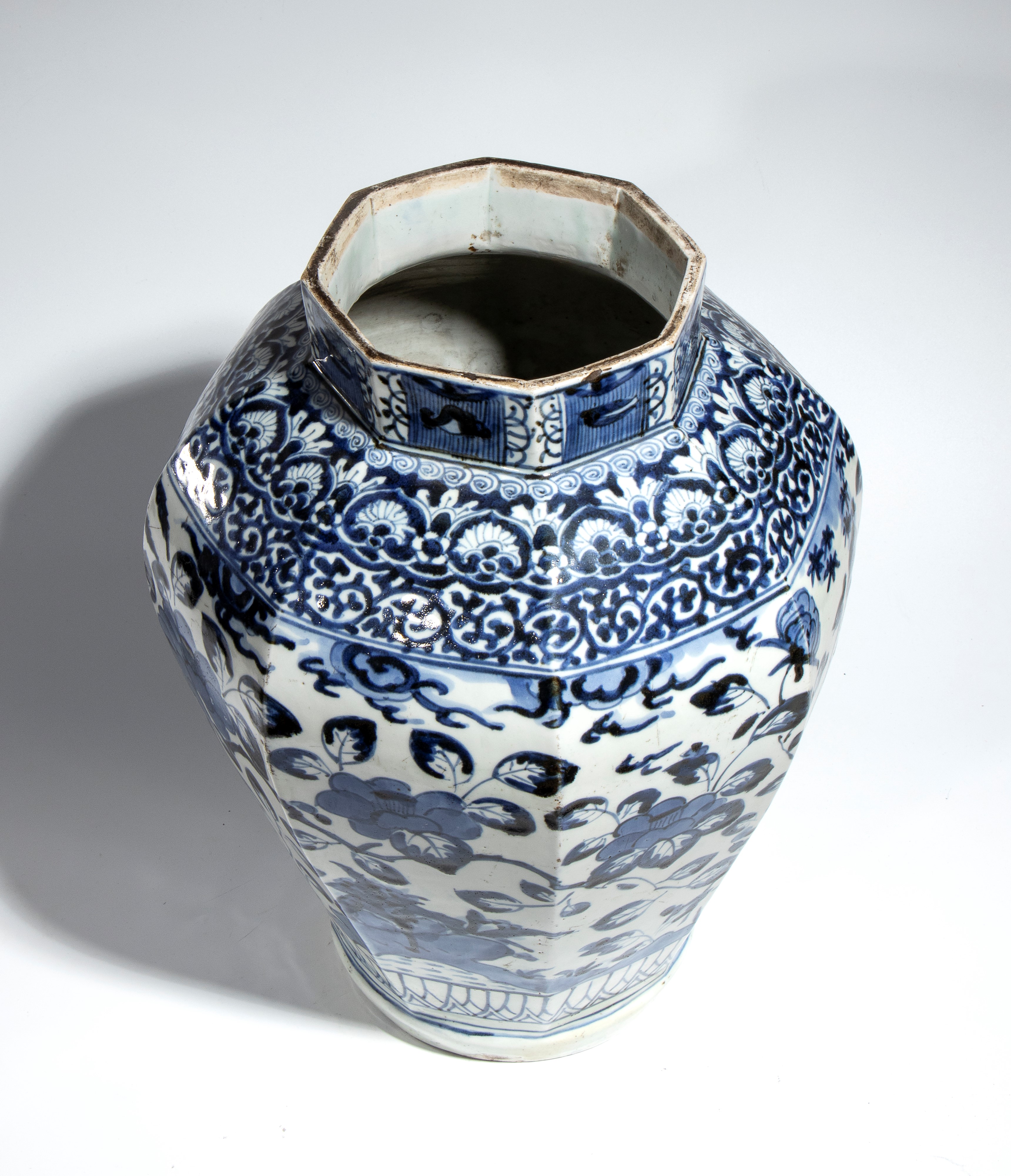 Vaso Imari, porcellana Arita bianca e blu, Giappone, Periodo Edo (XVII–XVIII secolo)