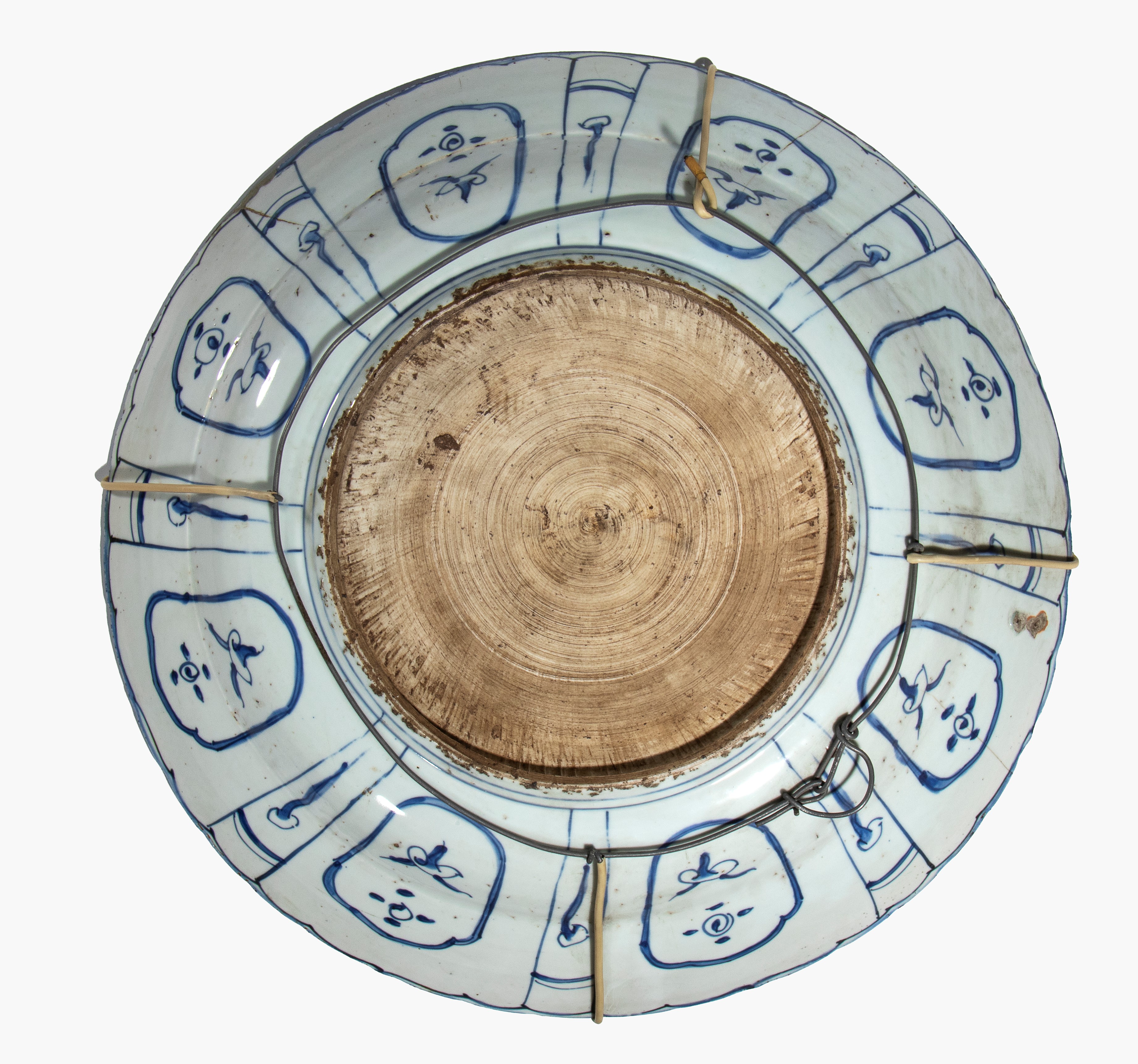 Piatto Kraak in porcellana bianca e blu con medaglione centrale e uccelli, Cina dinastia Qing (XV...