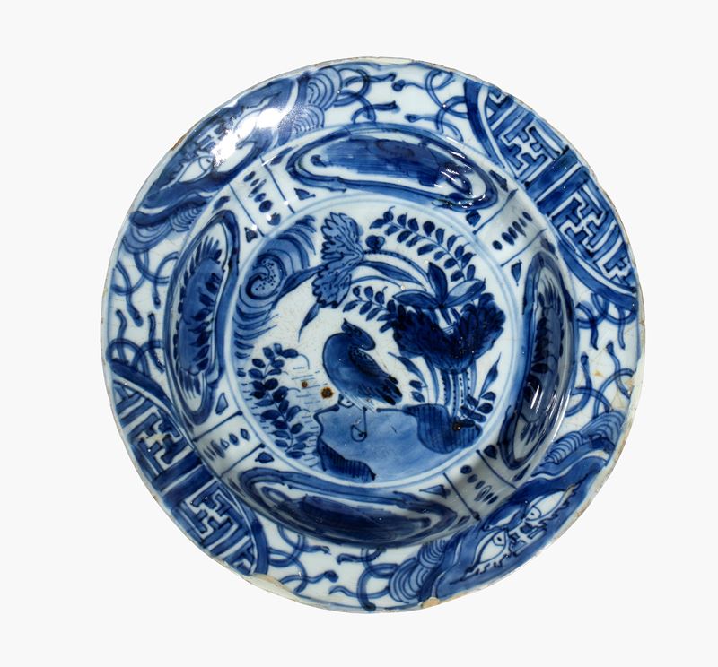 Piatto in porcellana Kraak, decorazione floreale e uccelli (Cina, dinastia Ming, fine XVII secolo...