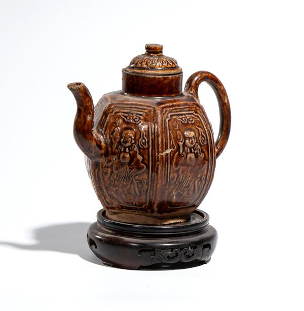 A ceramic teapot with brown and ochre glaze. South Asia, 19th century.