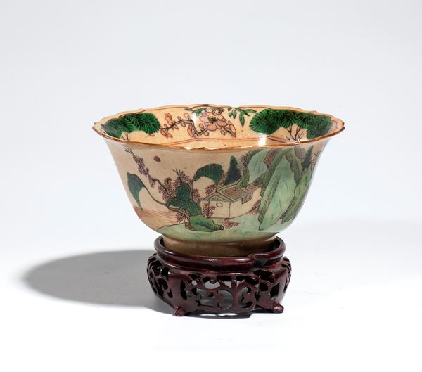 Porcelain bowl decorated with naturalistic scenes. China, Qing Dynasty, Kangxi period.