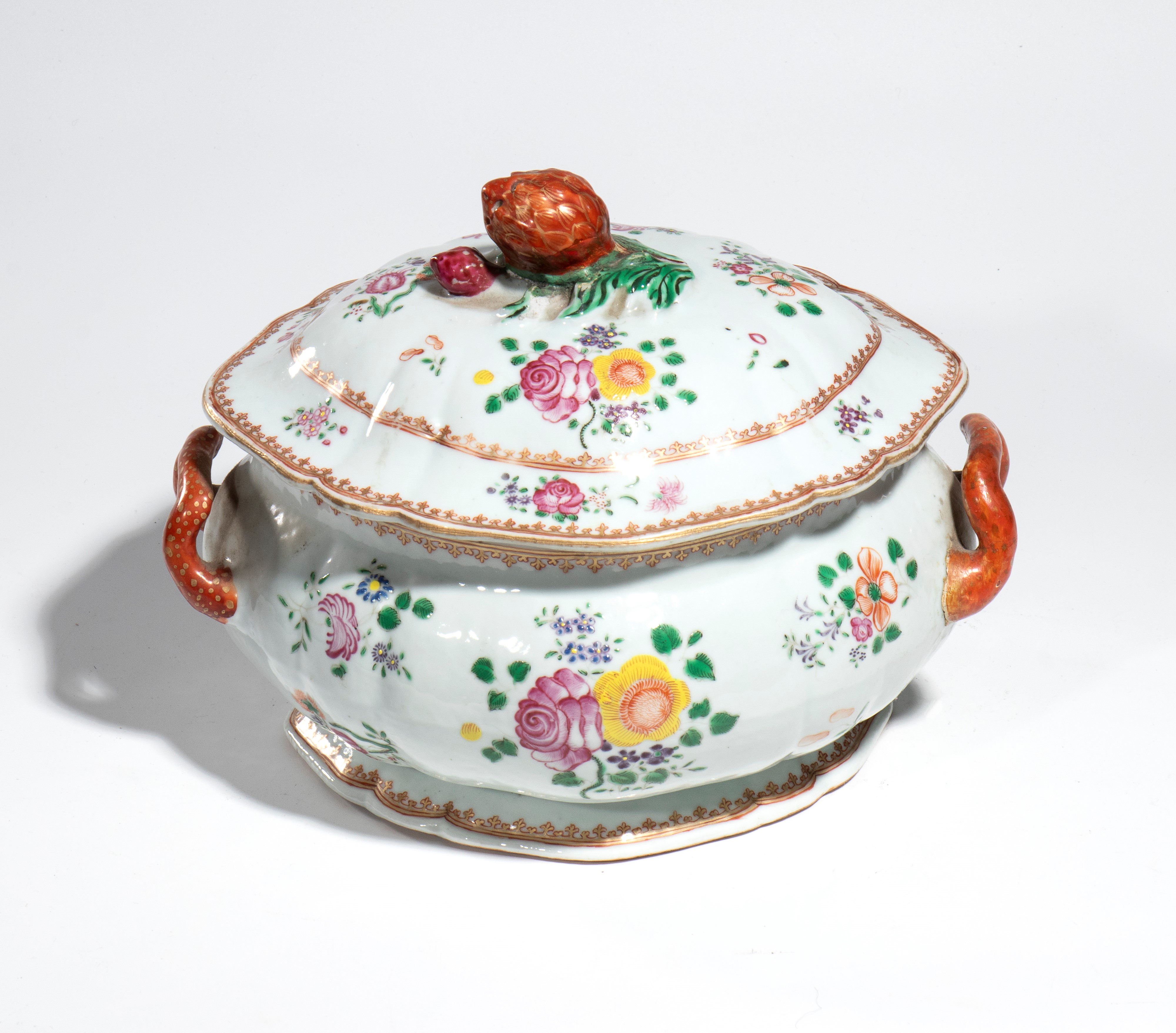 Porcellana famille rose, Zuppiera da esportazione in stile cinese della dinastia Qing (periodo Qi...