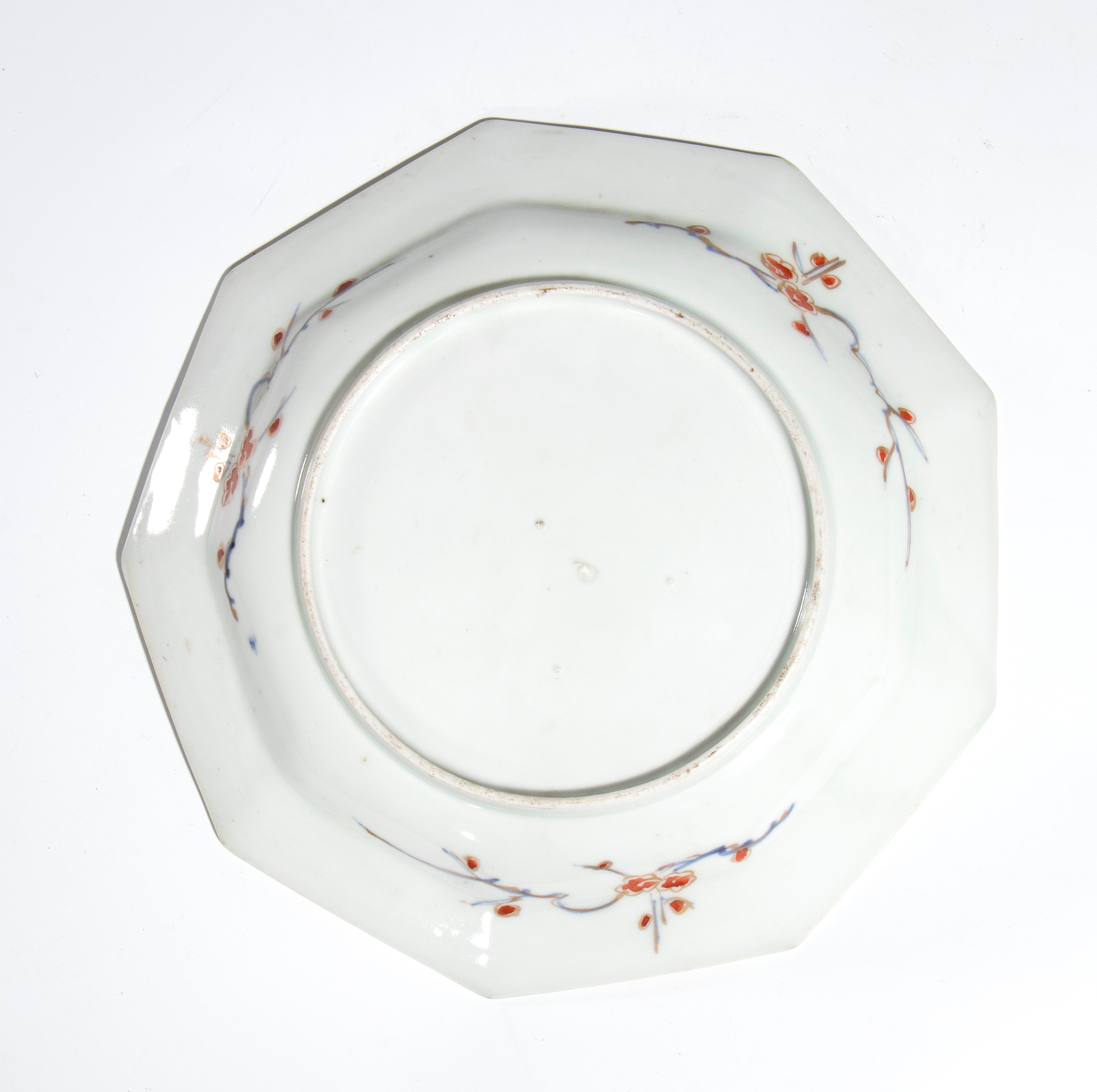 Piatto in porcellana Imari, Giappone, periodo Edo (XVII-XVIII secolo)