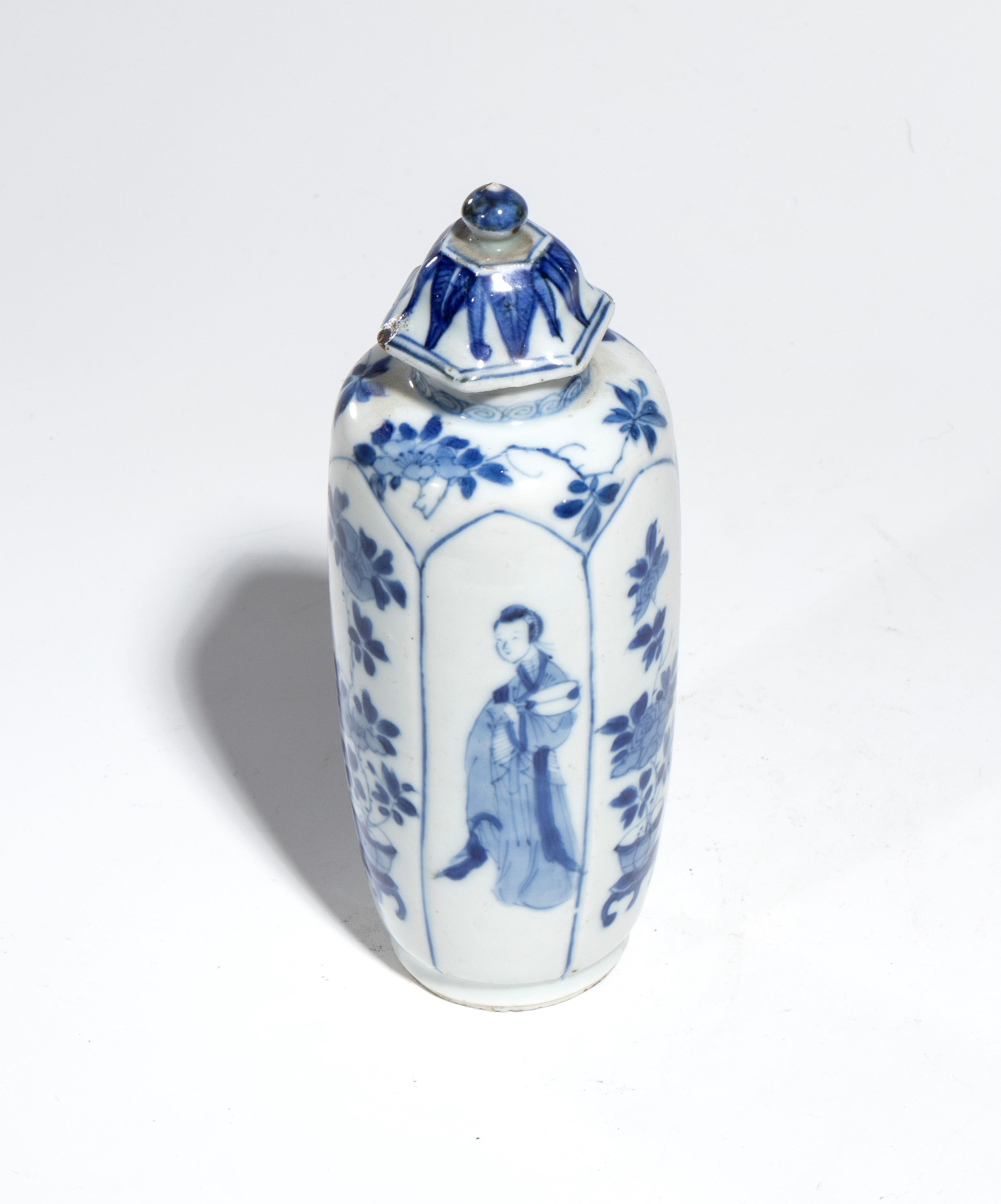 Vaso esagonale con coperchio, porcellana bianca e blu con figure femminili, Cina, dinastia Qing (...