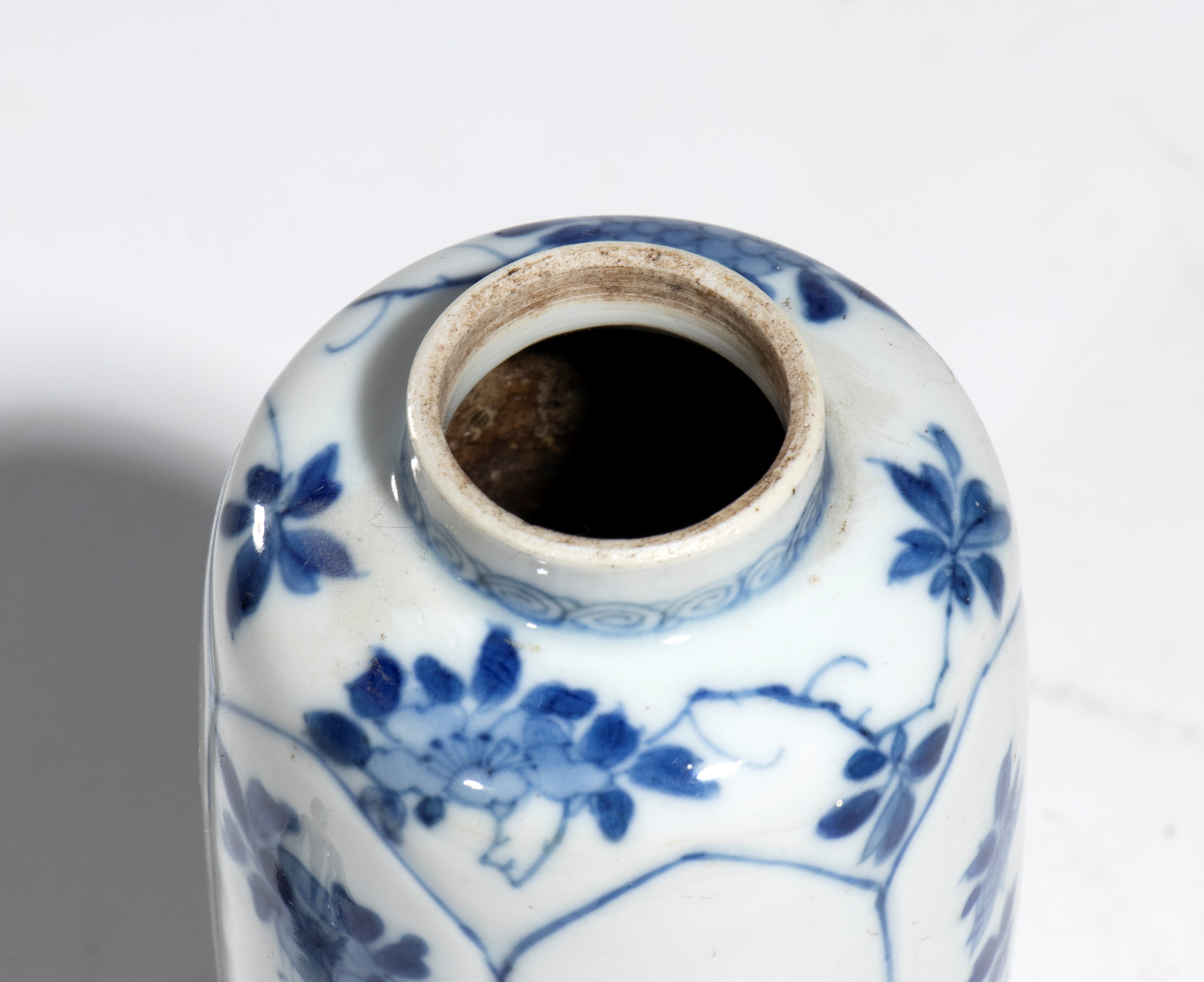 Vaso esagonale con coperchio, porcellana bianca e blu con figure femminili, Cina, dinastia Qing (...