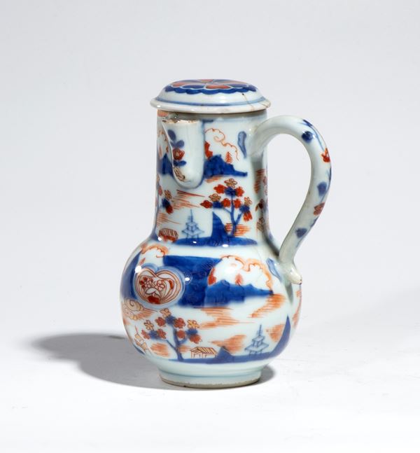 Brocchetta con manico e coperchio decorata con motivi paesaggistici, porcellana Imari da esportazione . Cina, dinastia Qing, fine XVIII secolo