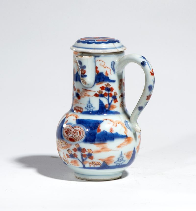 Cina, dinastia Qing, Brocchetta con manico e coperchio in porcellana Imari da esportazione, motiv...