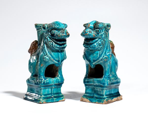 A pair of turquoise-glazed ceramic Foo dogs. China, Ming Dynasty, 17th century.