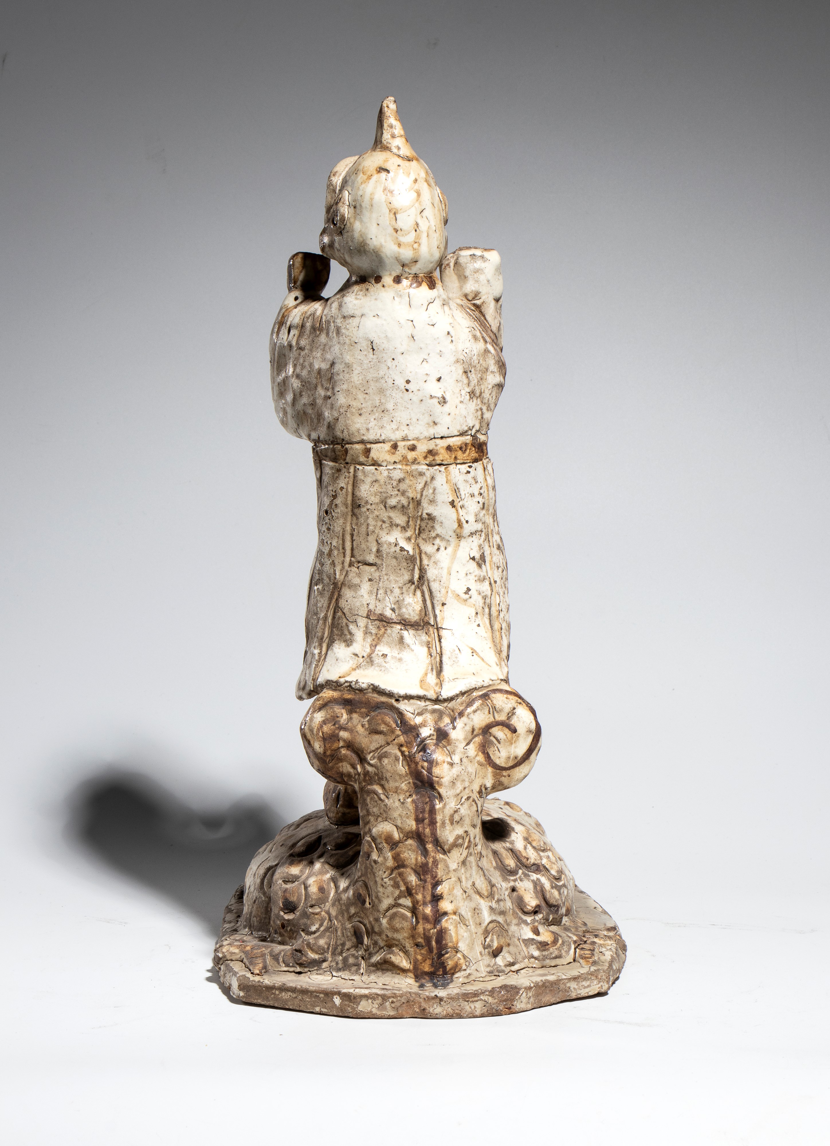Asia del Sud Est, Figura di demone in ceramica a smalto bianco, XIX secolo