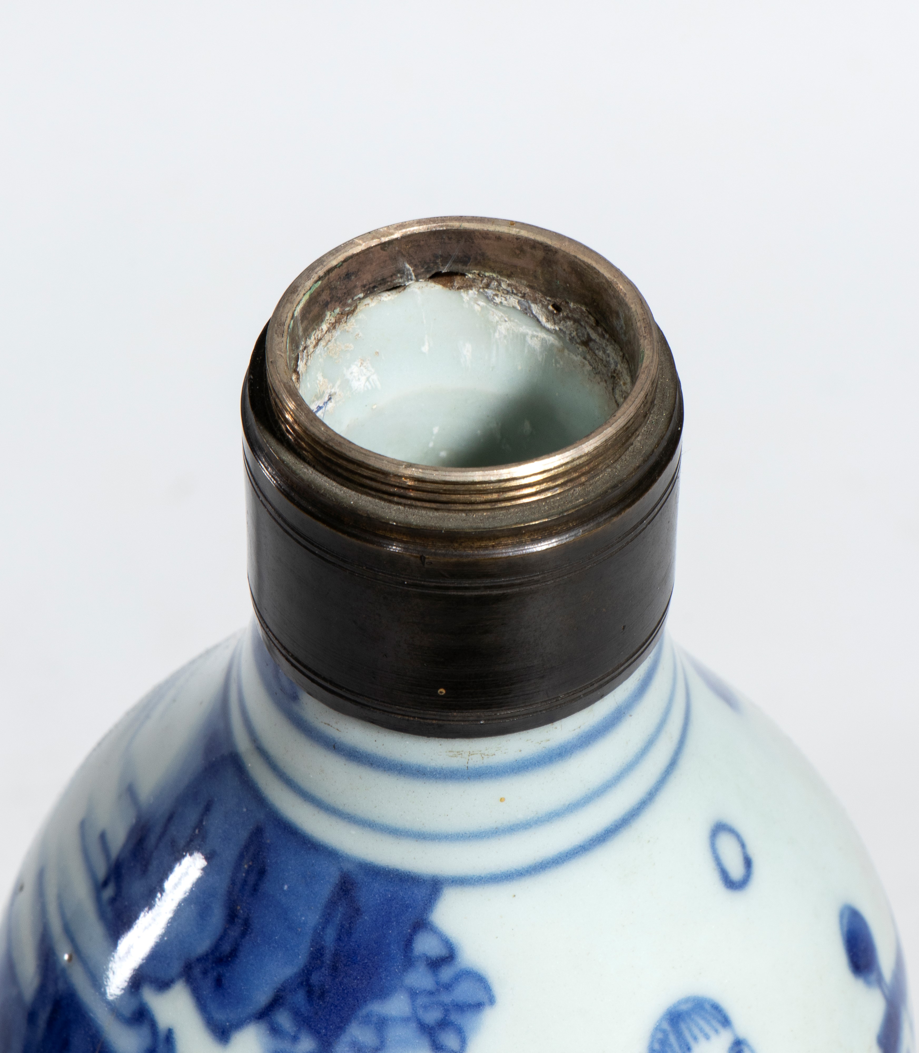 Vaso a forma di zucca, porcellana bianca e blu, decorazione figurativa, con tappo a pomello, Cina...