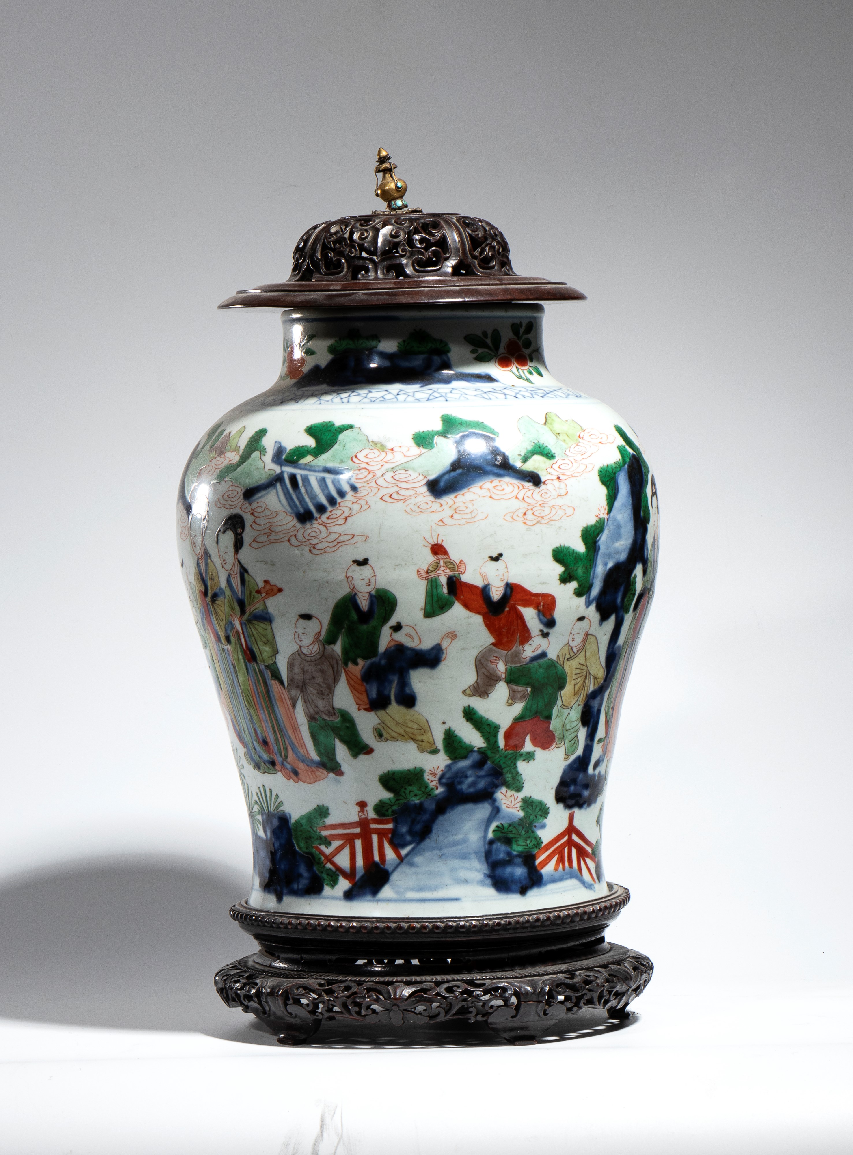 Potiche in porcellana wucai, Cina, dinastia Qing (Kangxi)