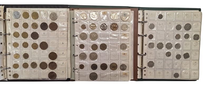 Estere. 3 Album Contenenti 530 Monete XX Secolo. Cile-jugoslavia-serbia-india (1939-1975). Nomina...