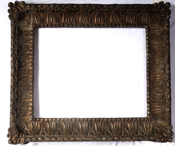Cornice in carta pesta a patina bronzo