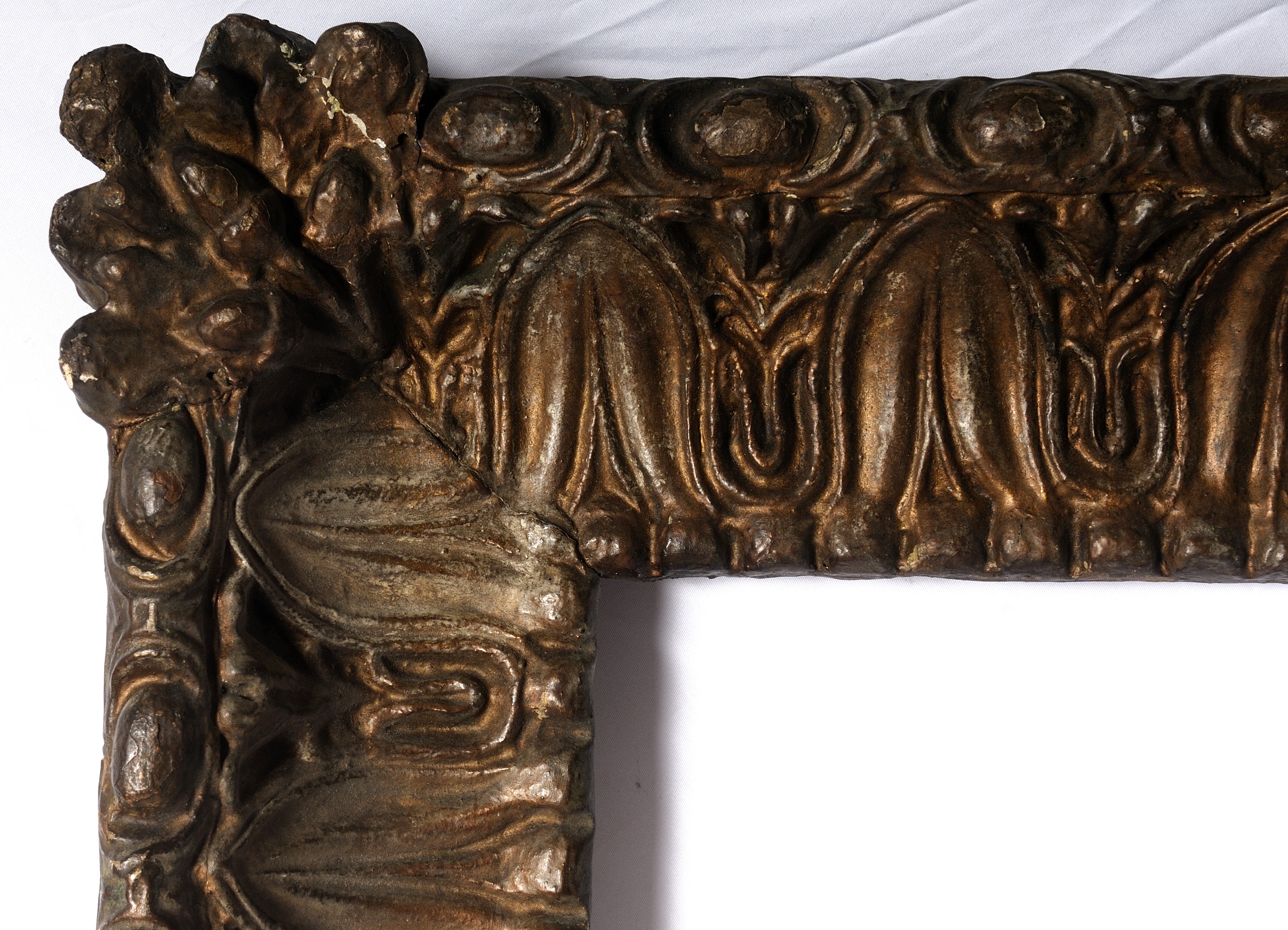 Cornice in Carta Pesta a Patina Bronzo